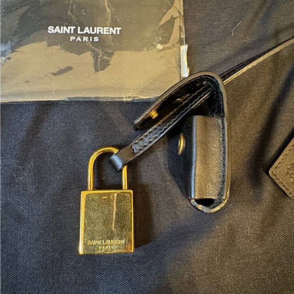 Saint Laurent Toile Monogram -Authenticity Card,Strap, Dustbag,lock/key included - Picture 14 of 16